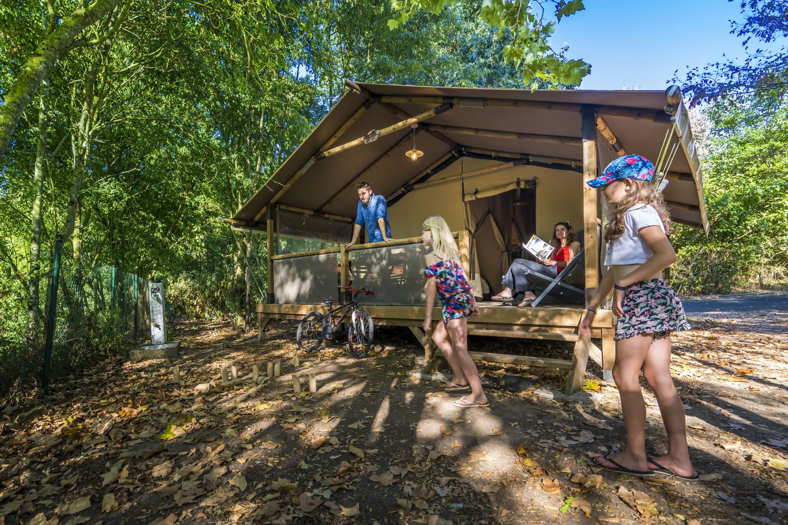 Tentes lodges au camping de coulvée