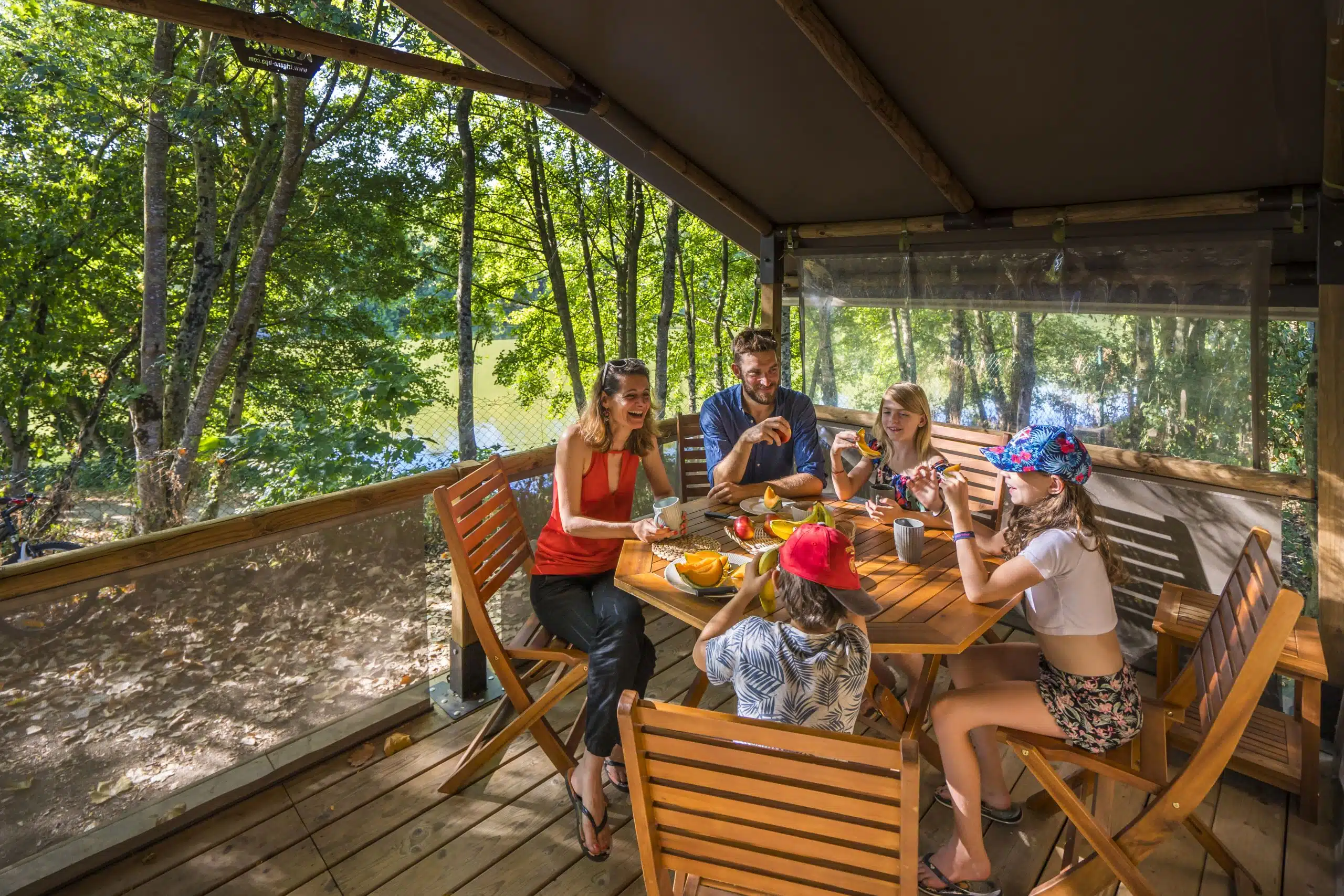 Tentes lodges au camping de coulvée