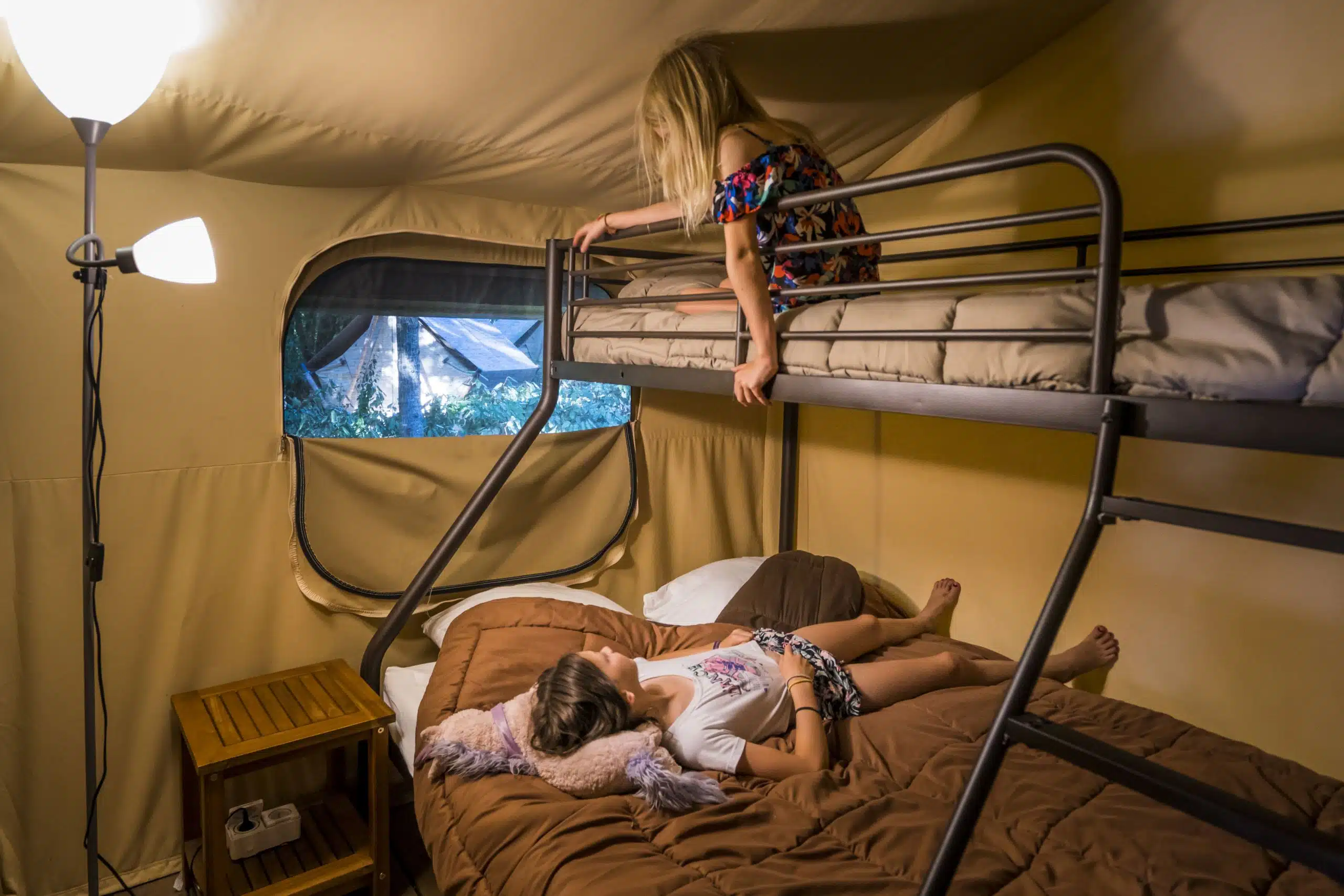 Tentes lodges au camping de coulvée