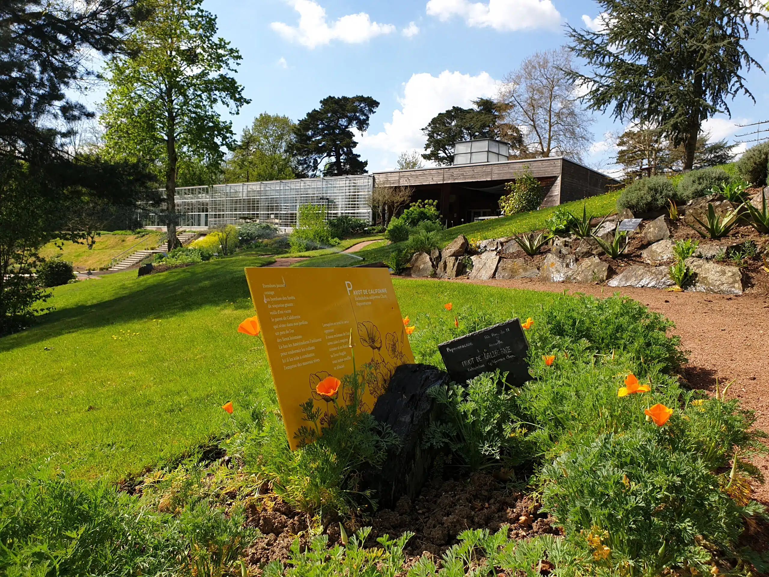Jardin Camifolia à proximité du Camping de Coulvée.